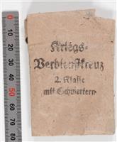 2016-0216.jpg; 2016-0216; Kriegsverdienstkreuz 2. Klasse mit Schwertern in Originalverpackung, mit Band und Anstecknadel, 2. Weltkrieg; Verdienstkreuz